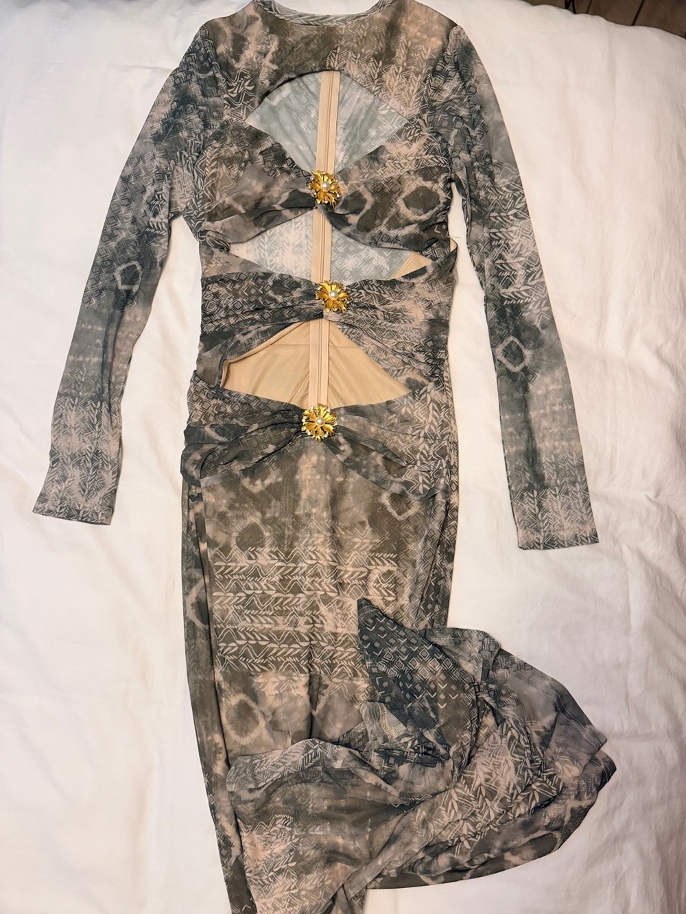 Elegant Long-Sleeve Cutout Maxi Dress in Green and Beige